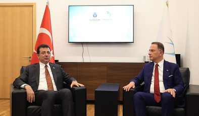 Ekrem İmamoğlu, Beylikdüzü Belediye Başkanı Mehmet Murat Çalık’a tebrik ziyaretinde bulundu