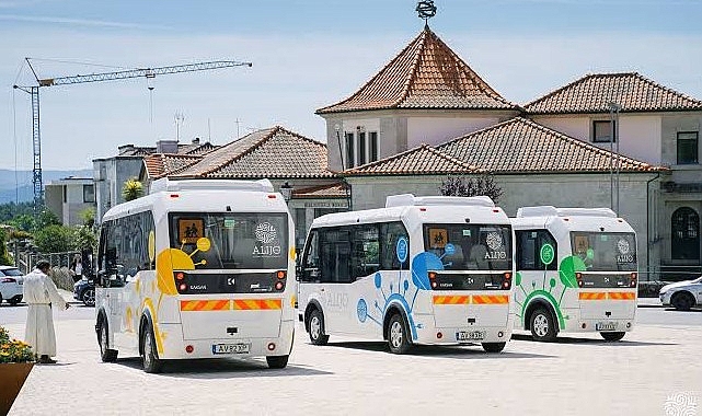 İstanbul Büyükşehir Belediyesi, diğer 38 ilçede olduğu gibi Adalar ilçesinde de toplu ulaşım hizmeti veriyor