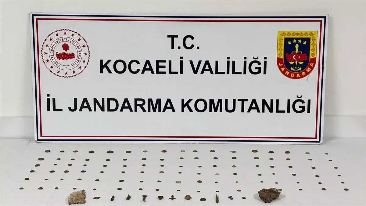 Kocaeli’de Tarihi Eser Kaçakçılığı Operasyonu: 100 Sikke ve 15 Obje Ele Geçirildi