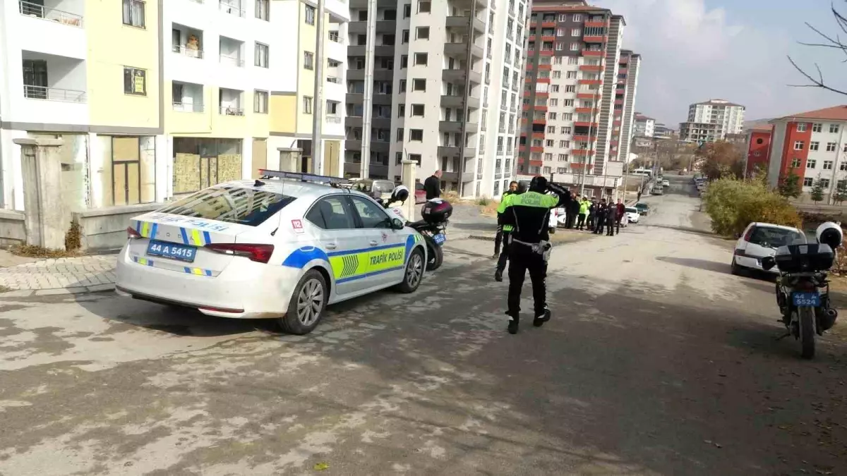 Malatya’da Otomobil Öğrencilere Çarptı